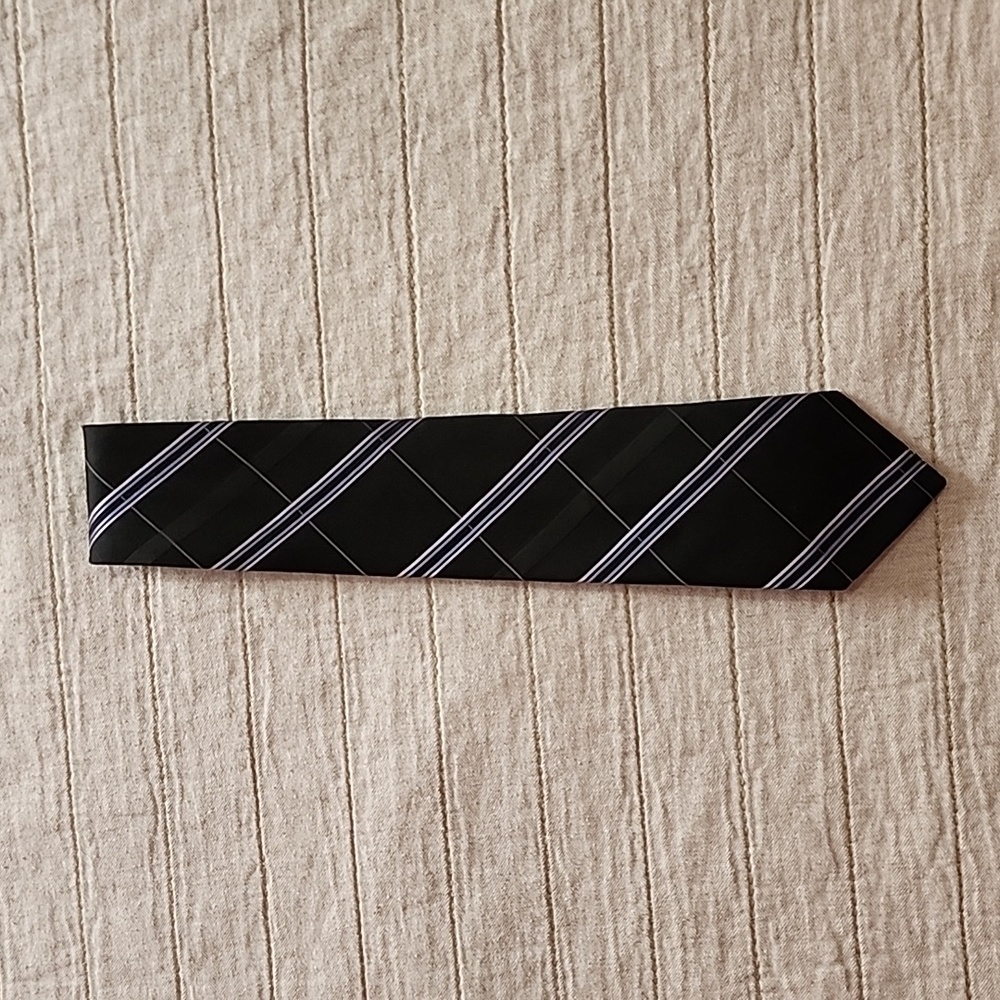 DKNY men's tie